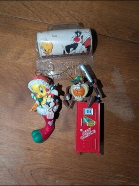 Looney Tunes Tweety & Tasmanian Devil Holiday Ornaments - Red/Green